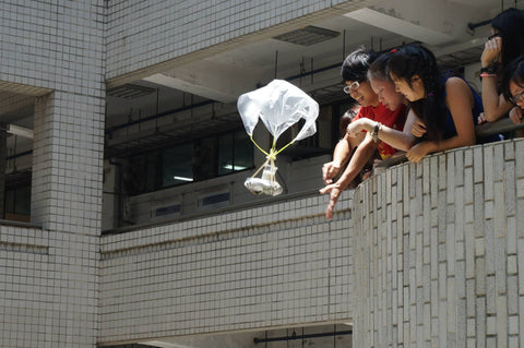 Egg throw